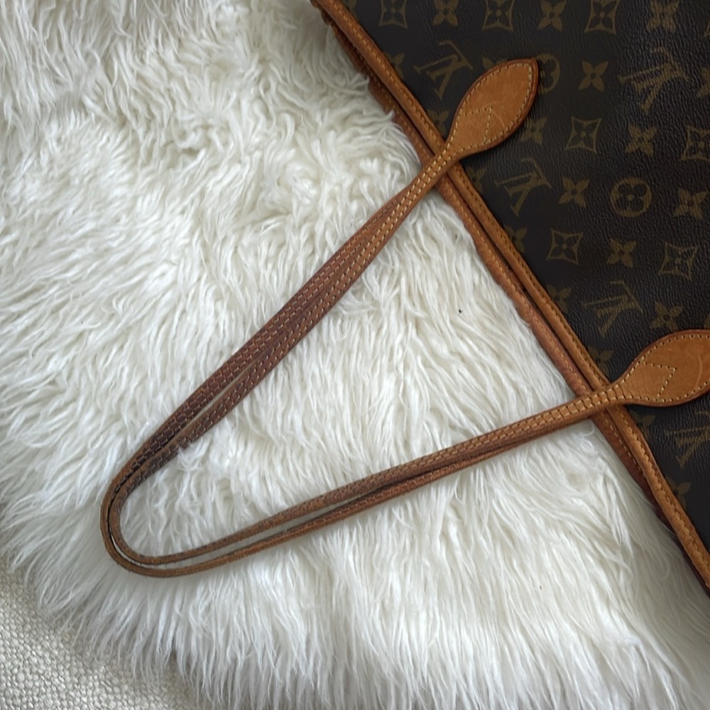 Louis Vuitton MM Neverfull - Picture 11 of 17